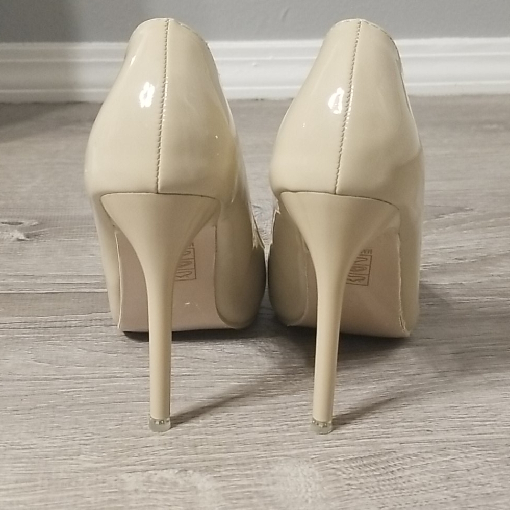 Heels - Picture 3 of 6